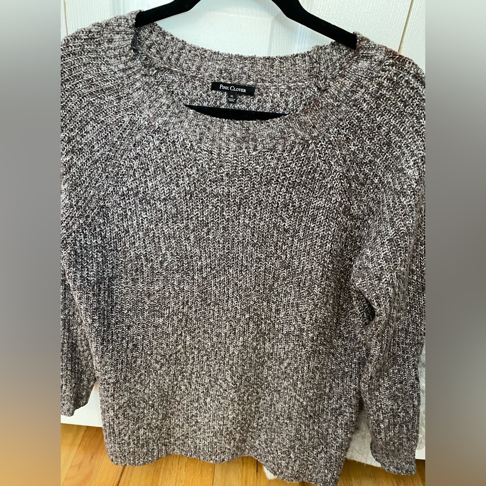 Pink Clover scoopneck ladies sweater in size extra-large